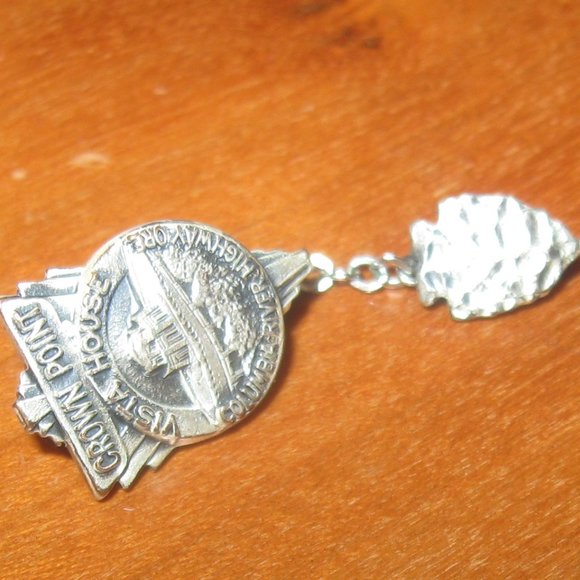 Vintage Crown Point Vista House Columbia River Highway Oregon Souvenir Lapel Pin - Picture 2 of 6